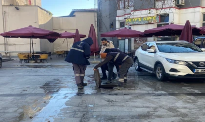 TESKİ Soğuğa Rağmen Tıkalı Rögarı Açtı