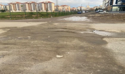 Yol Aylardır Yapılmayı Bekliyor