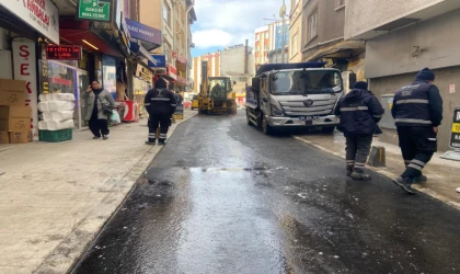 Alt Yapı Çalışmalarına Asfalt Dayanmıyor