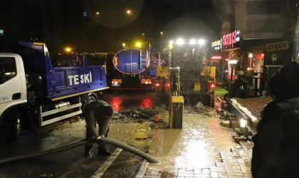 “Altyapı Sorunları Gündemde: Çorlu’da Kanalizasyon Hattı Çökmesi Tartışma Yarattı”