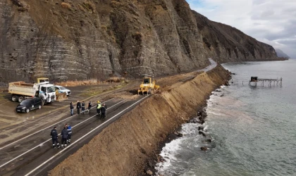 BÜYÜKŞEHİR’DEN UÇMAKDERE–GAZİKÖY YOLUNDA HEYELAN ÖNLEME ÇALIŞMASI