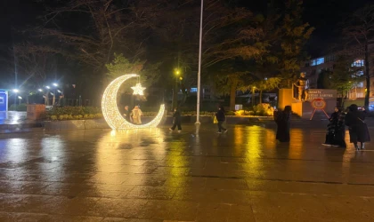 Çorlu’da Meydanlar Ramazan Işıklarıyla Aydınlandı