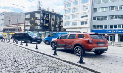 Kaldırımlar Otopark Gibi Kullanılıyor
