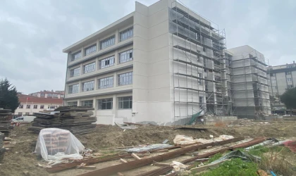 Okulun Dış Cephesi De Kaplanıyor