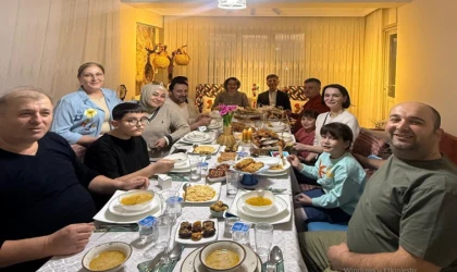 Kaymakam Ve Kolordu Komutanı Şehidin Ailesiyle İftar Yaptı