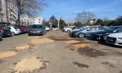 Otoparkta Başıboşluk Dikkat Çekiyor