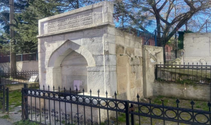 Tarihi Çeşmede İstenmeyen Görüntüler