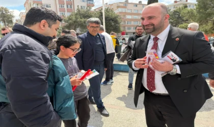CHP Ve MHP Çocukları Hediyeler Dağıttı