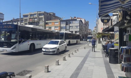 Durağa Giremeyen Otobüsler Trafiği Felç Ediyor