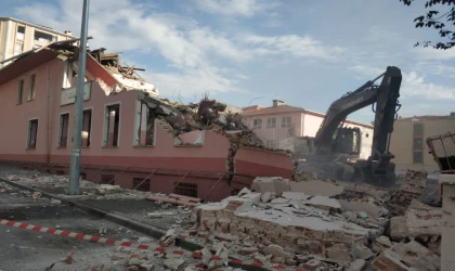 7 Ayda Sadece Temeli Bitti