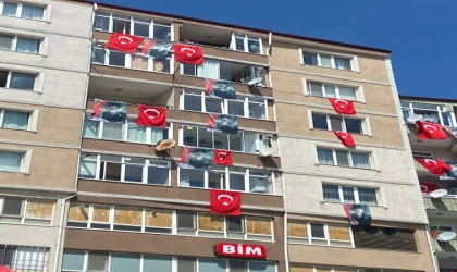 Binalar Türk Bayraklarıyla Donatıldı