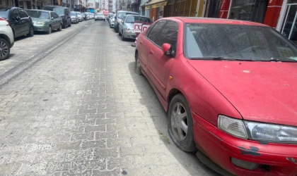 Kullanılmayan Onlarca Araç Yer İşgal Ediyor