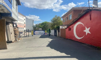Türk Bayraklı Duvar Fark Yaratıyor