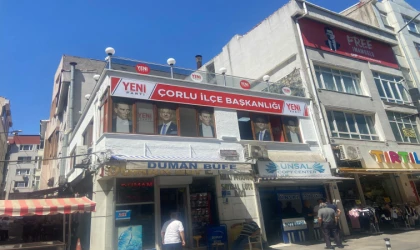 YENİ PARTİ TABELASINI ASTI