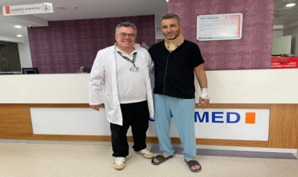 Ankilozan Spondilitli Hastaya Başarılı Omurga Ameliyatı