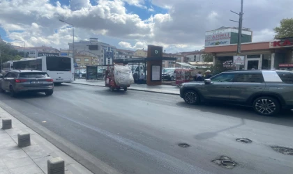 Duraklara Park Eden Araçlar Tepki Çekiyor