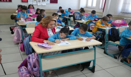 Müge Başkan’dan Öğrencilere Eğitim Desteği