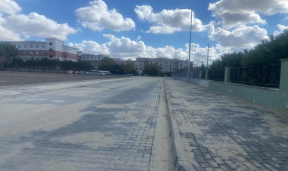 Öğrenciler Çamur Ve Tozdan Kurtuldu