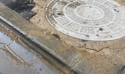 Tıkalı Rögarın Suları Sokağa Taşıyor